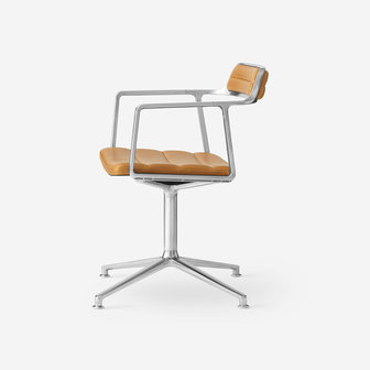 Vipp 452 swivel met glijders, zand leer