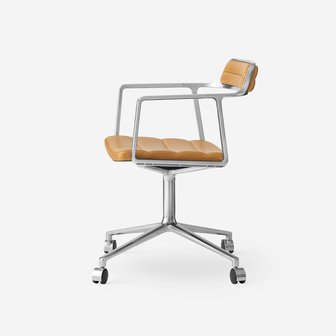 Vipp 452 Swivel met wielen, gepolijst frame zand leer zitting