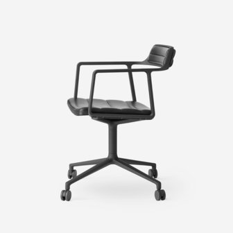 Vipp 452 Swivel met wielen, zwart frame, zwarte zitting 