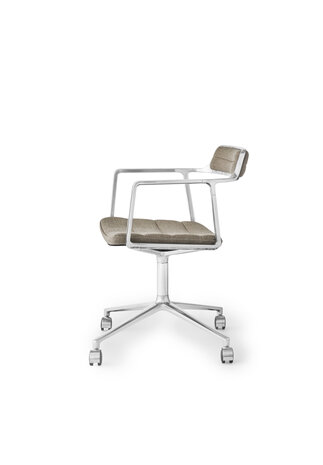 Vipp 452 Swivel met wielen (castors), gepolijst frame met Tide dark sand stof 